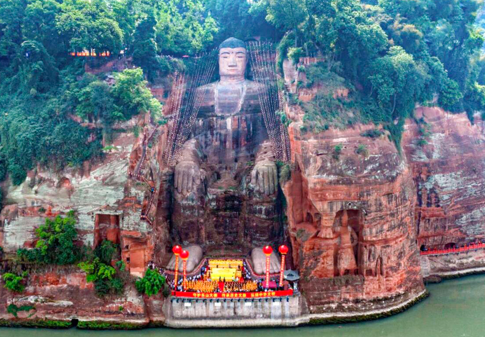 Tour Trung Quốc: Hành trình về miền cổ tích Tứ Xuyên – Khám phá Thành Đô, Cửu Trại Câu & Lạc Sơn Đại Phật.